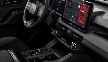 Toyota przeceniła tu RAV4 na 107 tys. zł i zakończyła 10-letnie panowanie bestsellera. W Polsce nowa generacja też ma tłuste promki