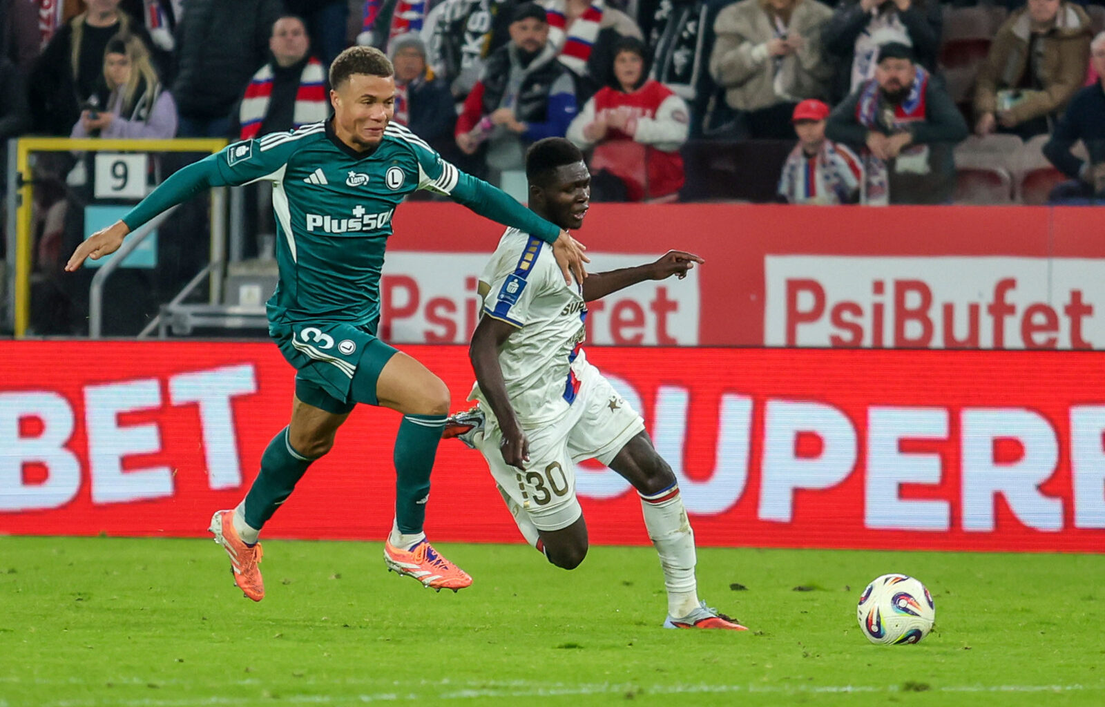 Kapuadi był blisko transferu, ale nadal jest w Legii