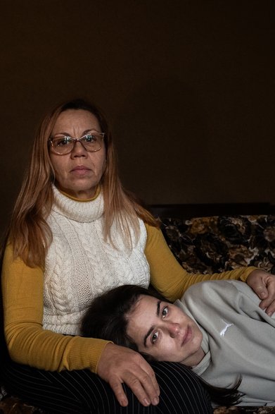 Jasna Bacilovic z córką Katariną Tomić w swoim domu we wsi Krivelj