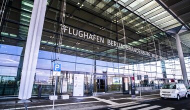 Odloty z lotniska w Berlinie wstrzymane. Zima uziemiła samoloty