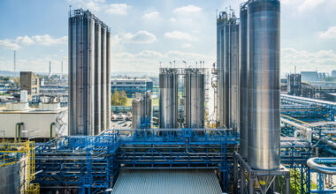 Europoseł PiS chce szybkiego spotkania z prezesem polskiego giganta. Wskazuje na zagrożenie