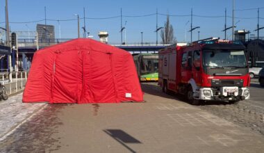 To nie żart! W centrum Poznania stanęły ogrzewane namioty dla mieszkańców