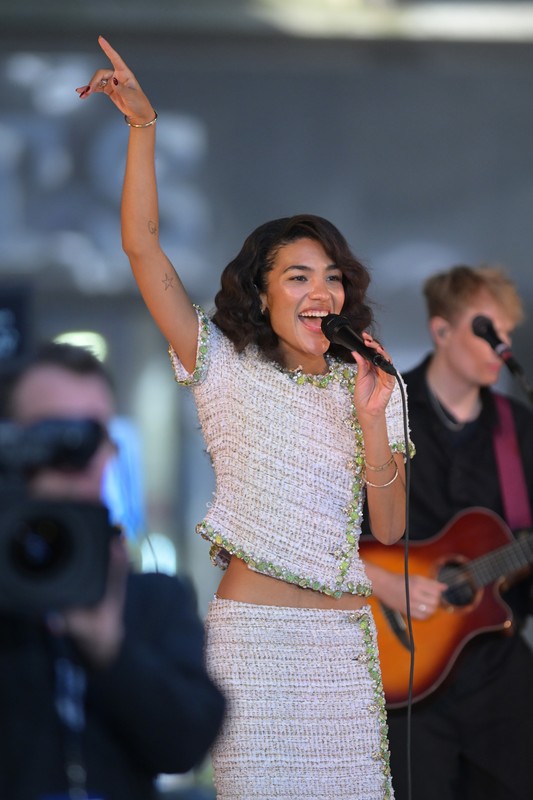 Olivia Dean w programie  "Today" w 2025 r.