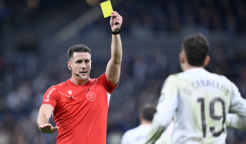 Czy Isidro Díaz de Mera powinien doliczyć 9 minut w meczu Realu z Rayo?