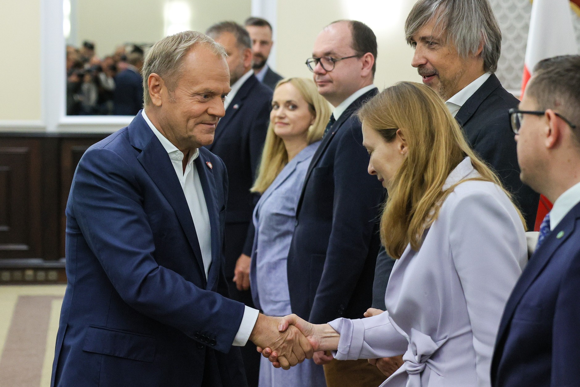 Premier Donald Tusk i ministra funduszy i polityki regionalnej Katarzyna Pełczyńska-Nałęcz przed posiedzeniem rządu, 12.08.2025 r.