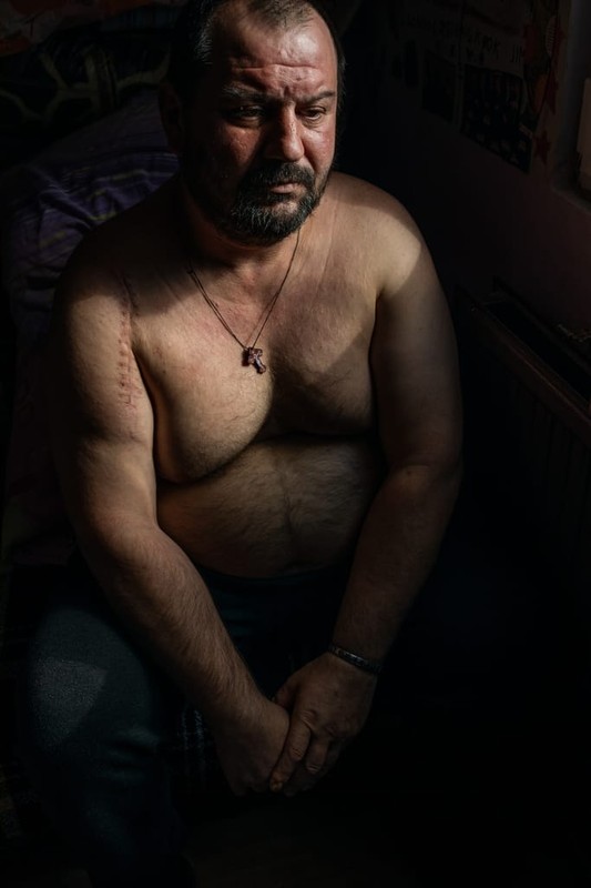 Željko, który pracuje w kopalni od ponad dziesięciu lat, twierdzi, że od czasu przejęcia kompleksu przez chińską państwową firmę Zijin Mining przepisy bezpieczeństwa uległy pogorszeniu, a liczba wypadków wzrosła