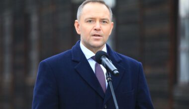 Sikorski apeluje ws. floty cieni. "Realne zagrożenie"