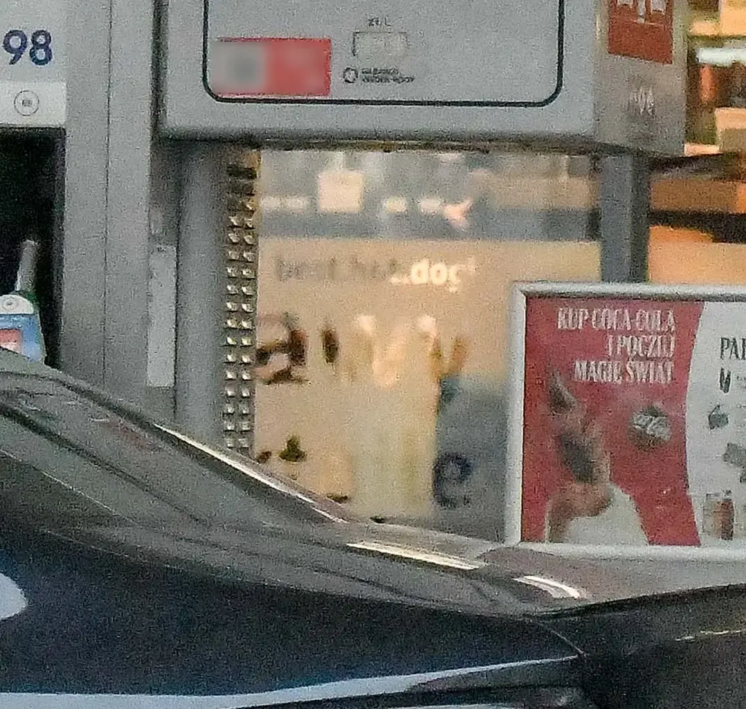 Monika Olejnik "przyłapana" na stacji paliw. Nieźle się wystroiła