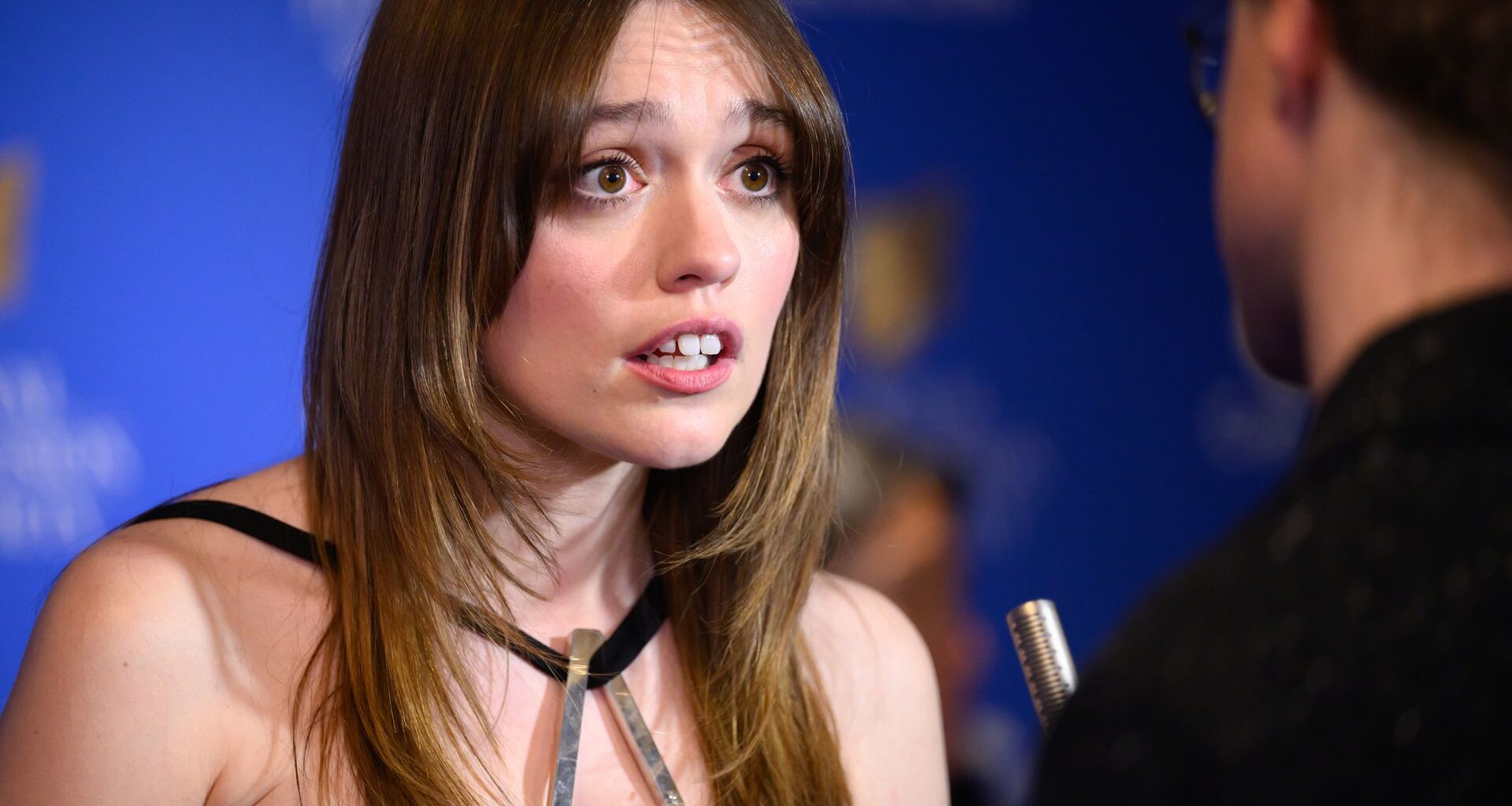 Wycięcia i "naga" talia. W takiej sukience pokazała się w Tajlandii