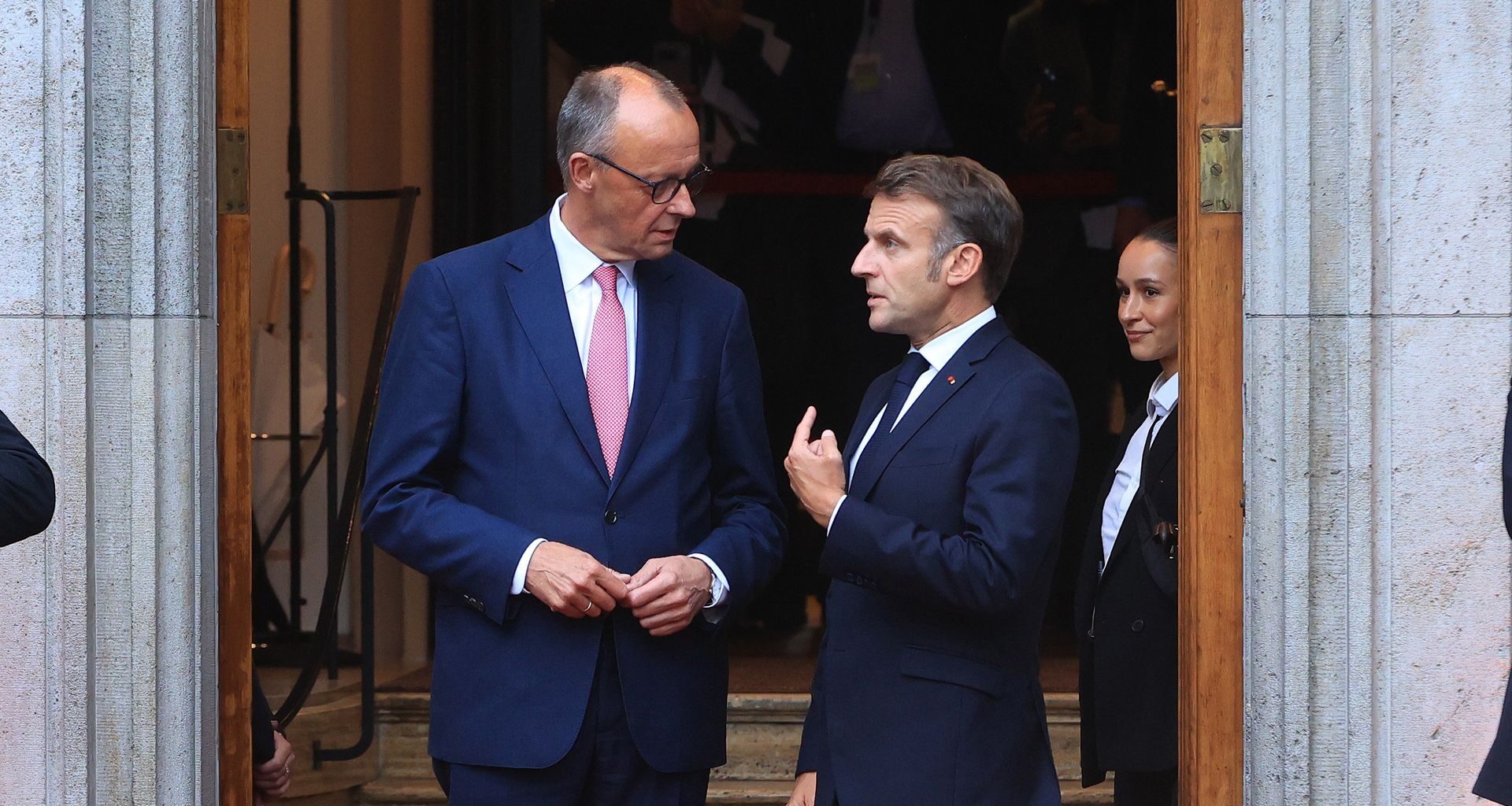 Rozbił szybę na przystanku. Wszystko się nagrało