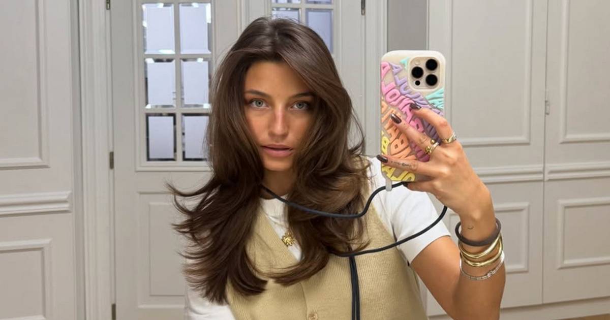 Ten kolor sukni to petarda! Idealny na studniówkę. Tak nosi go Julia Wieniawa