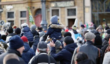 Bezbarwne szyby w kościele św. Barbary. Parafia może stracić 500 tys. złotych