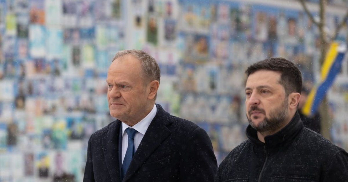 Premier Polski Donald Tusk i prezydent Ukrainy Wołodymyr Zełenski złożyli hołd poległym w obronie Ukrainy przed rosyjską inwazją. Zdj. president.gov.ua
