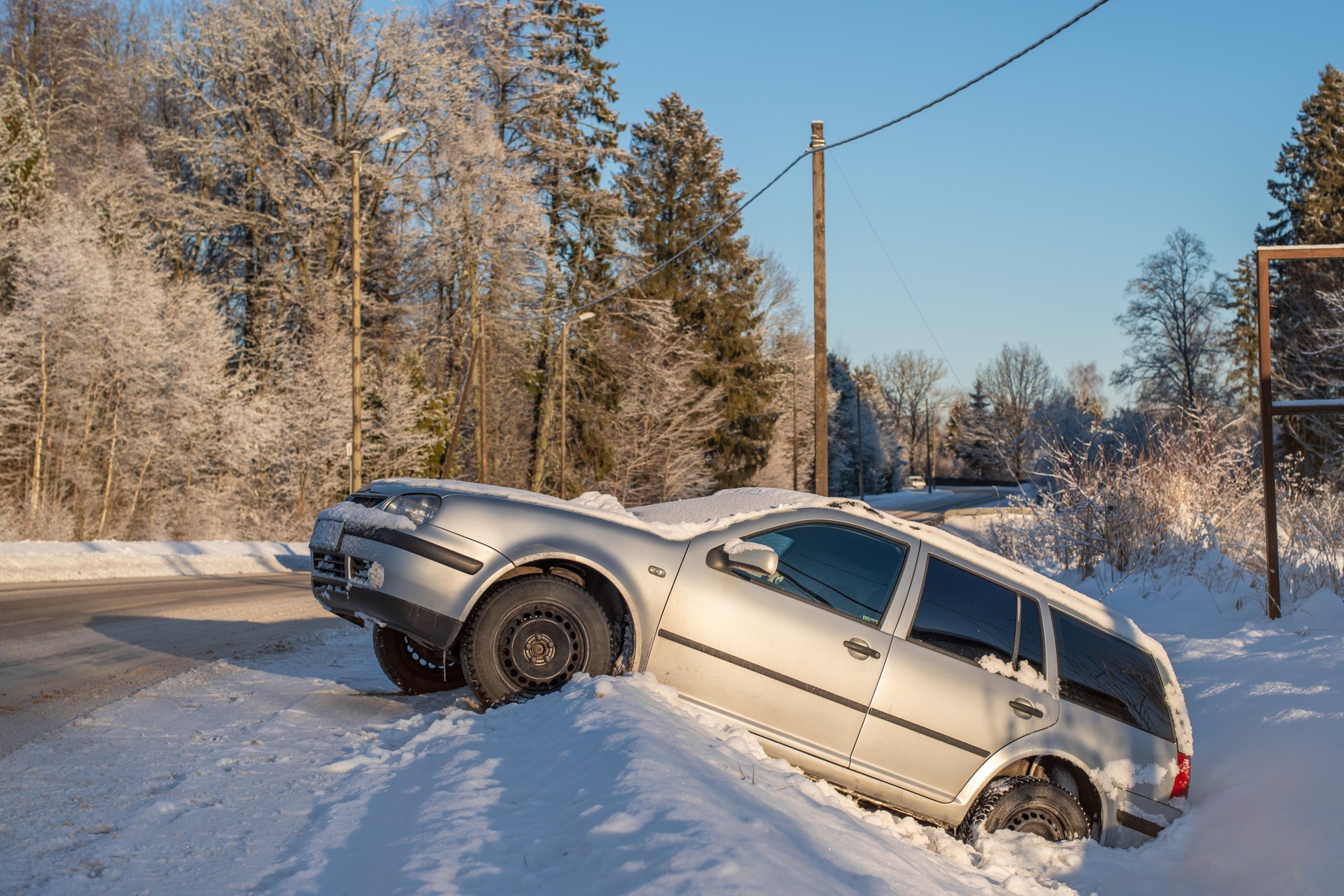 Starsze auta z reguły łatwiej "wyprowadzić z równowagi" niż nowe, napakowane elektroniką.  Proste błędy są jednak niebezpieczne dla każdego