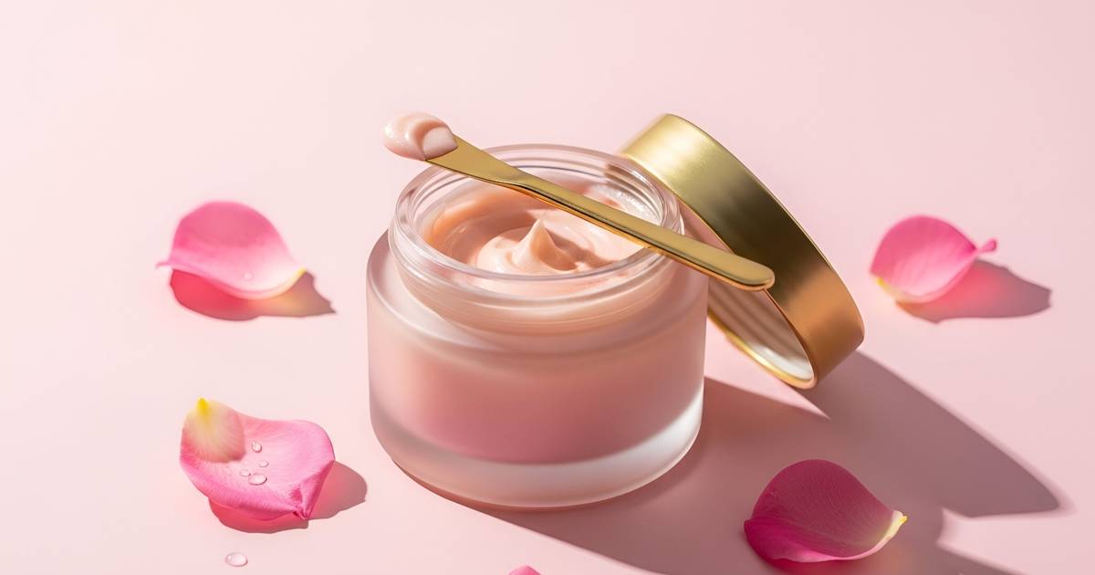 Ten hit za 15 zł zastąpi krem BB i korektor. Jest z różą, bosko pachnie