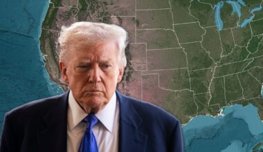 Donald Trump, w tle mapa USA