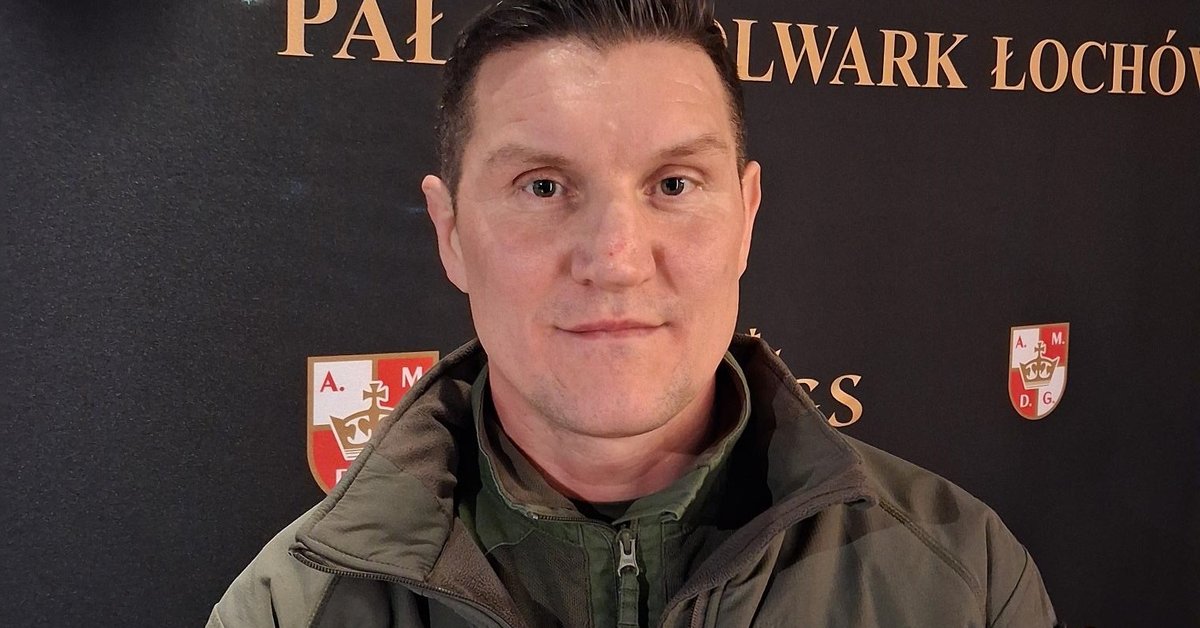 Chodzą w mundurach, ochraniają Grzegorza Brauna. "Obywatelsko zatrzymujemy migrantów"