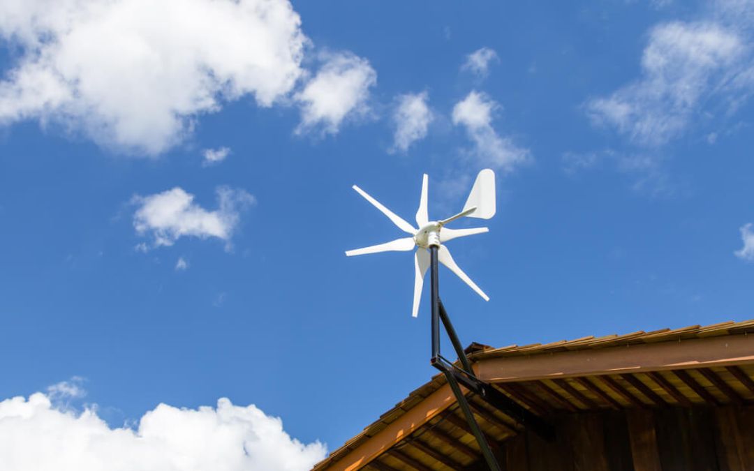 Program Moja Elektrownia Wiatrowa kończy się z niewykorzystanym budżetem i rosnącymi wątpliwościami co do jakości wspieranych instalacji. Branża coraz częściej wskazuje, że jednym z głównych problemów były mikro-turbiny projektowane pod dotację, a nie pod realną produkcję energii, co wypaczyło sens całego programu.