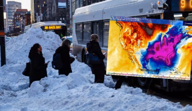 Ekstremalna pogoda dotknęła głównie wschodnie wybrzeże USA. Na zdjęciu zasypana śniegiem ulica w Bostonie