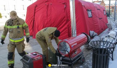 Atak mrozu. Szkoły na północy odwołują zajęcia, w miastach stają ogrzewane namioty