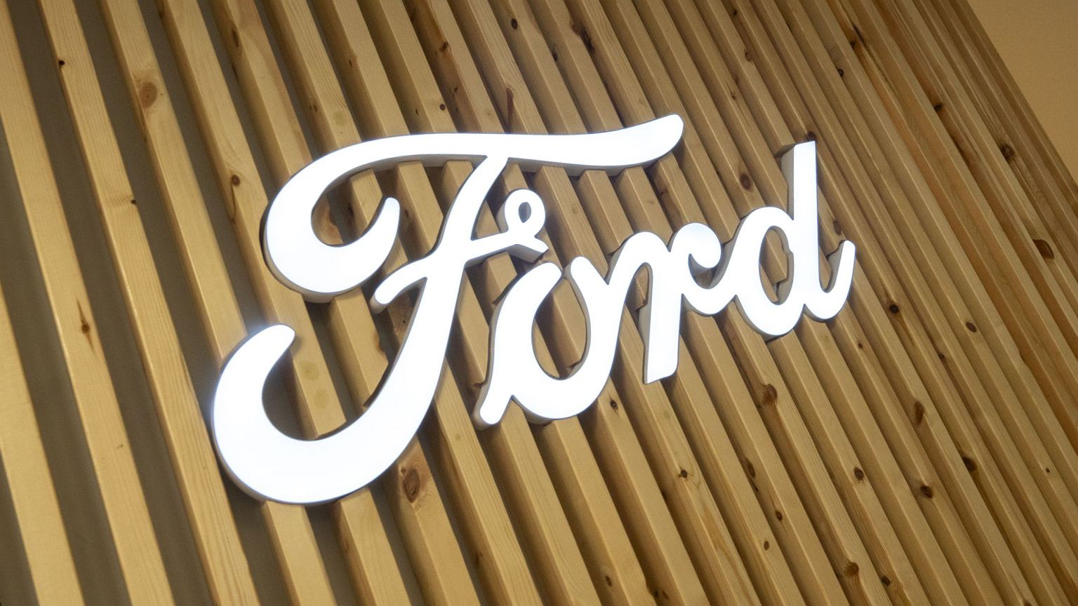 Ford idzie śladem Mazdy. Amerykański producent chce wziąć gotowe samochody od chińskiego giganta. Mamy odpowiedź Forda