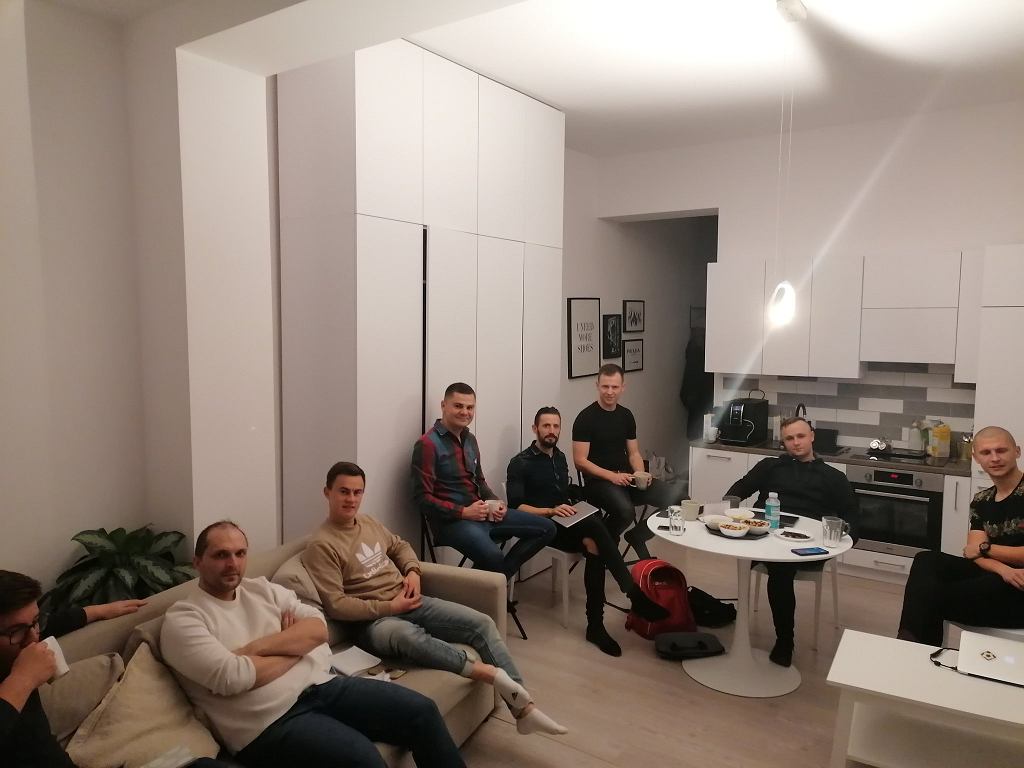 Święta 2020. W kolejnych latach sześciu z ośmiu trenerów widocznych na zdjęciu pracowało w Ekstraklasie