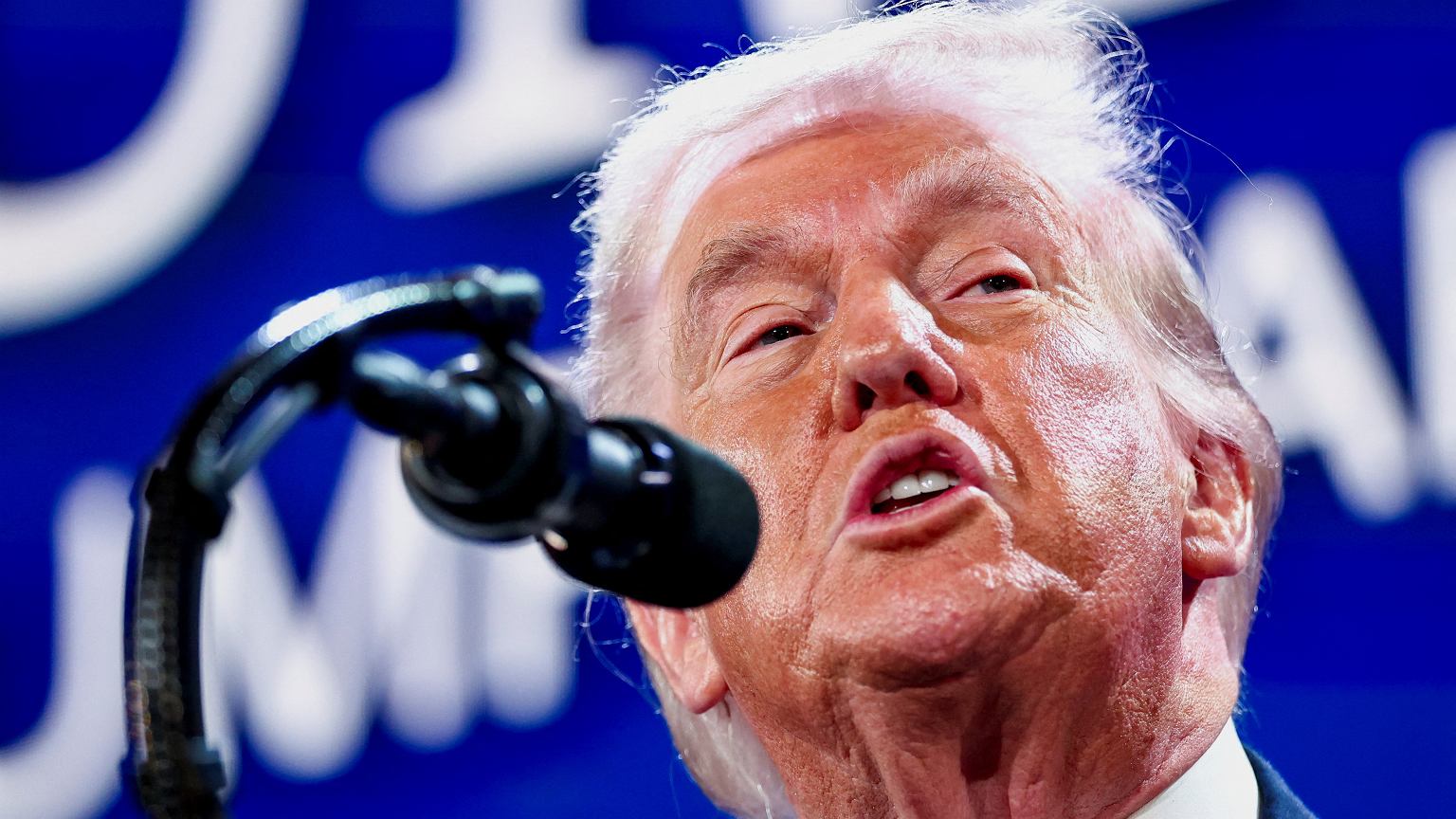 Sprzedaż właściciela TVN. Donald Trump zabrał głos. Nagły zwrot