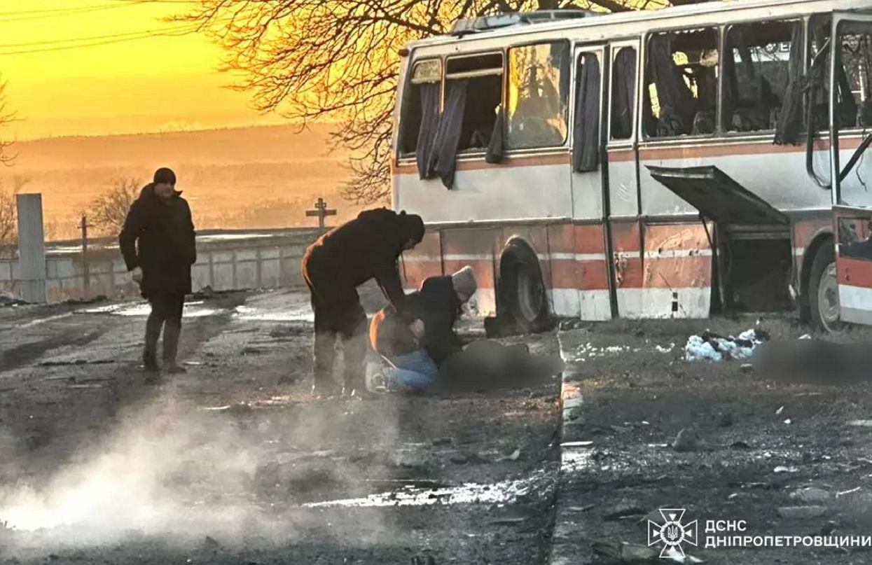 Wojna w Ukrainie. Rosja zaatakowała autobus z górnikami. Są ofiary i ranni