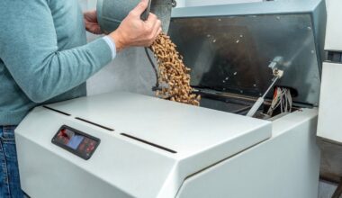 Opał na zimę. Polacy palą tym, by przetrwać zimę. Oszczędzają, ale też ryzykują. Ekspert ostrzega