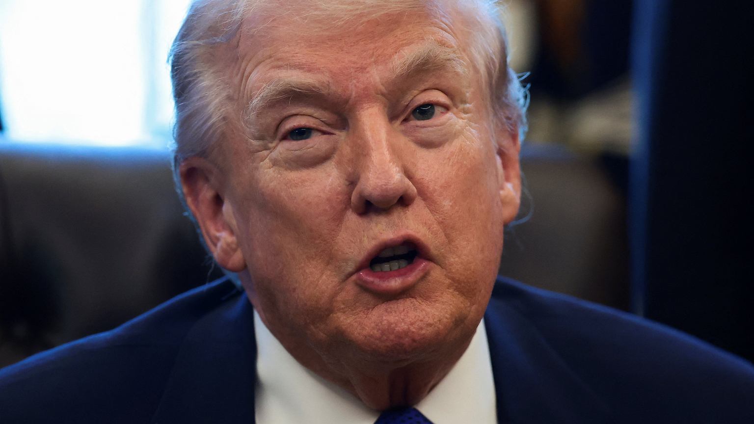 Donald Trump domaga się od Uniwersytetu Harvarda miliarda dolarów odszkodowania. Co mu zarzuca?