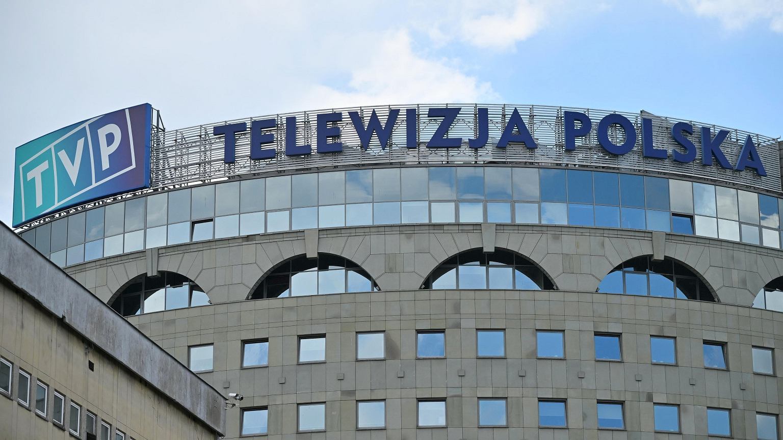 TVP w tarapatach. W tle dziesiątki milionów złotych - Plotek.pl