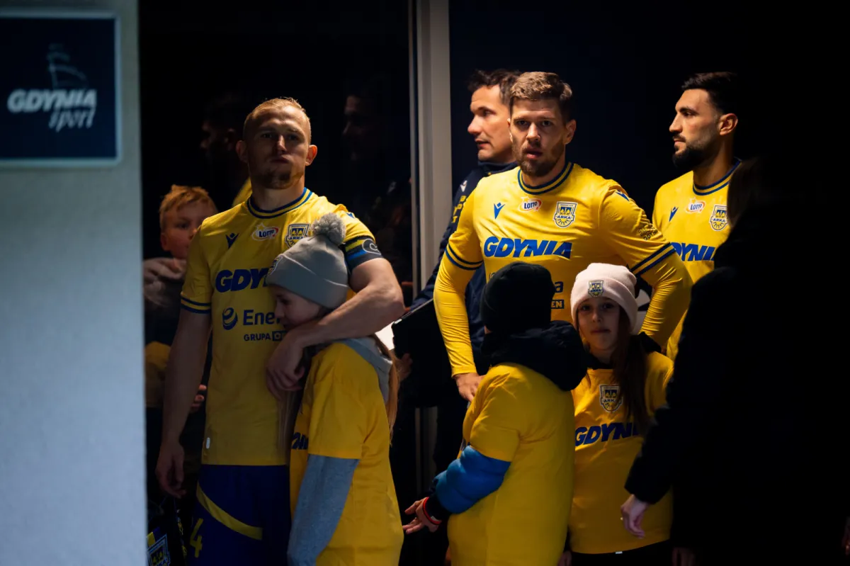 Radomiak Radom - Arka Gdynia 3:1. 10. przegrana w delegacji, dwóch wykartkowanych - Trojmiasto.pl