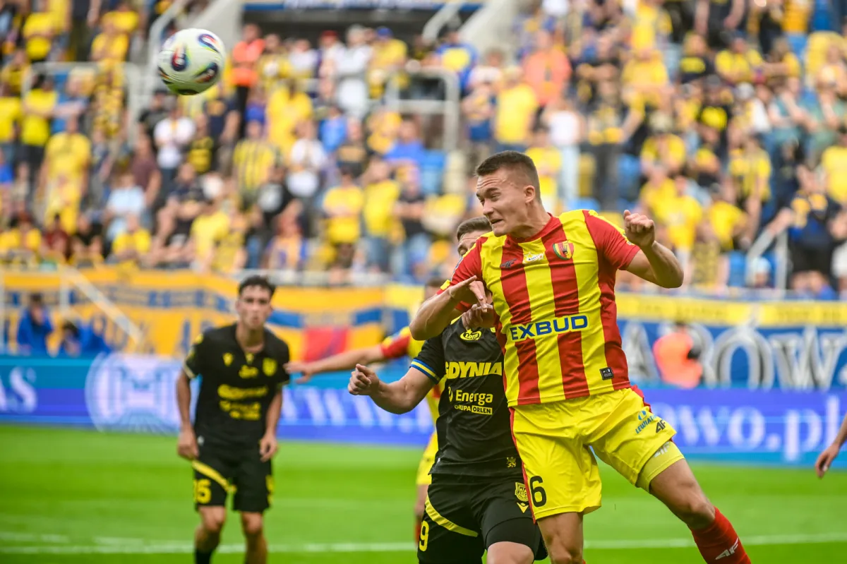 Korona Kielce - Arka Gdynia 3:0. Jacek Zieliński dostał prezent na 65. urodziny