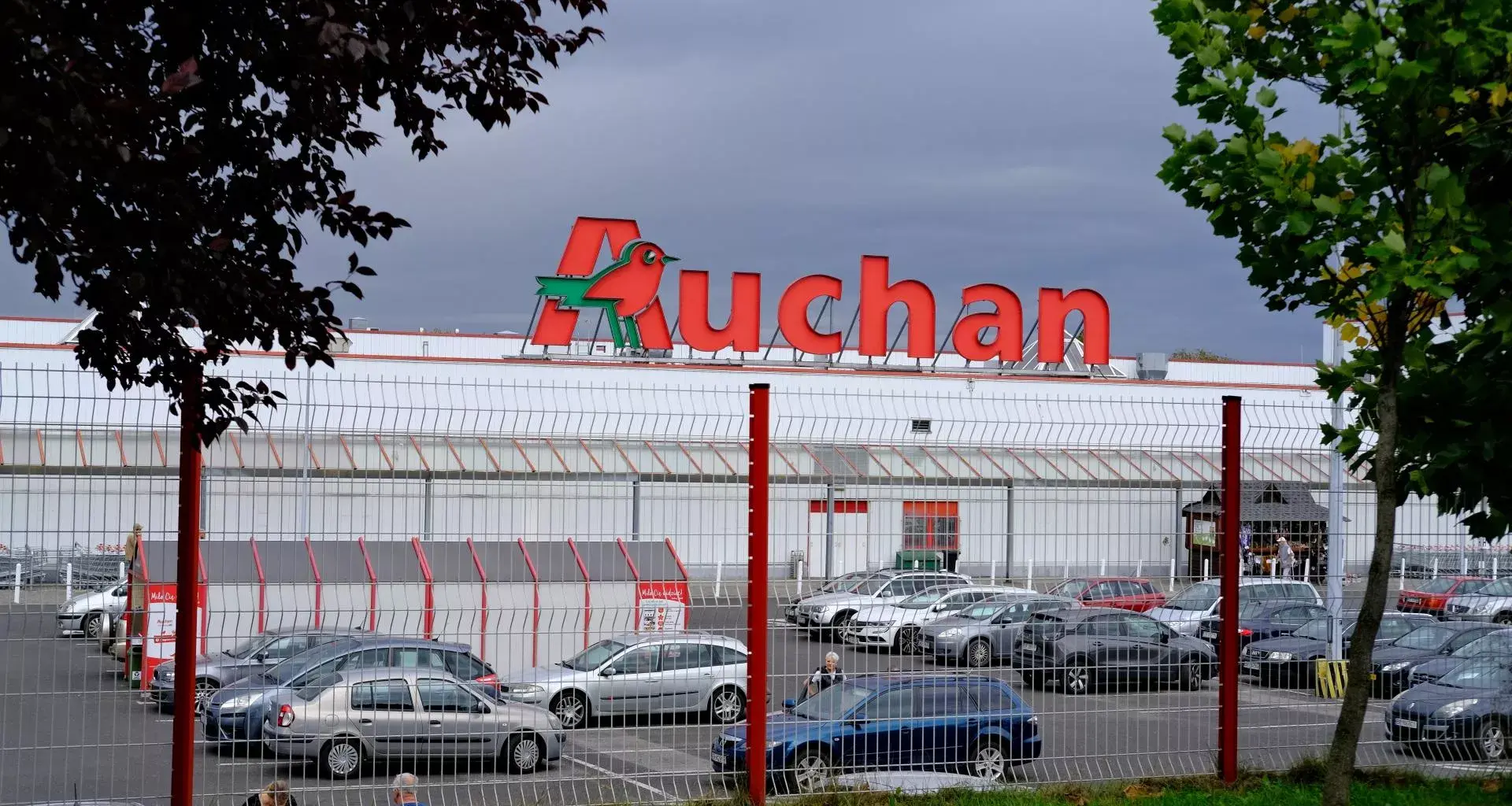 Auchan Polska przejmuje sieć 8 hipermarketów. Kiedyś musiał je oddać [LISTA]
