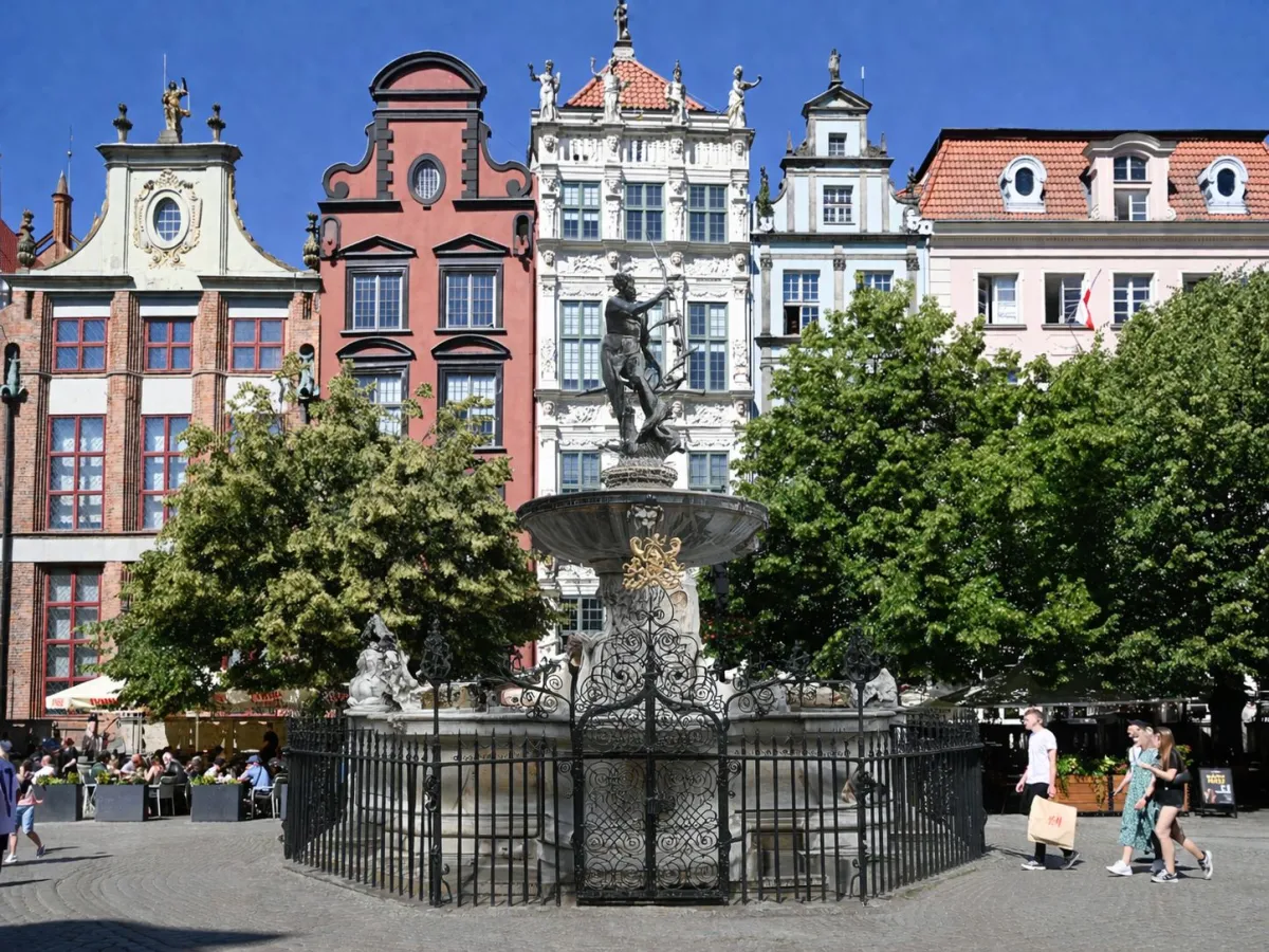 Fontanna Neptuna zostanie przesunięta. Są środki na badanie studni