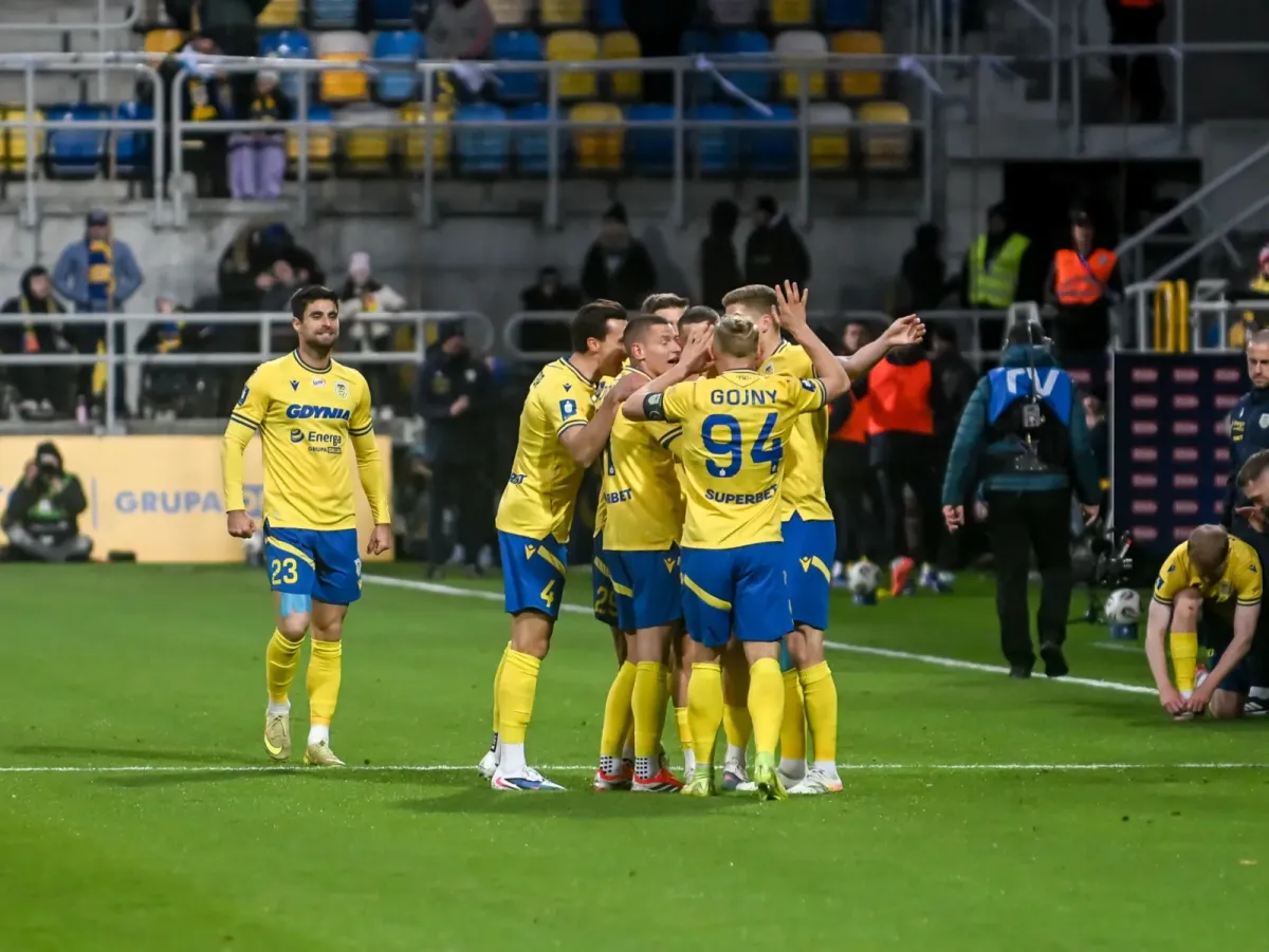 Ile punktów musi zdobyć Arka Gdynia, aby się utrzymać? Remis z Krakowa bezcenny?