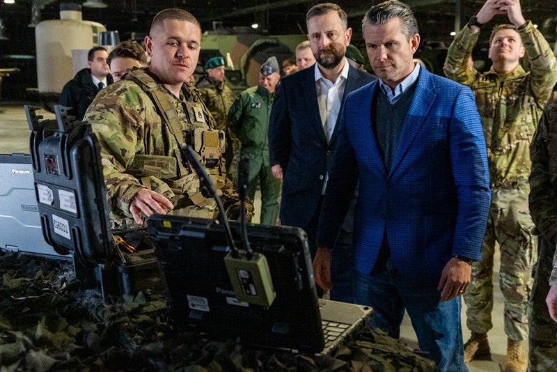 Szef MON-u: Nie ma decyzji o redukcji sił USA w Polsce