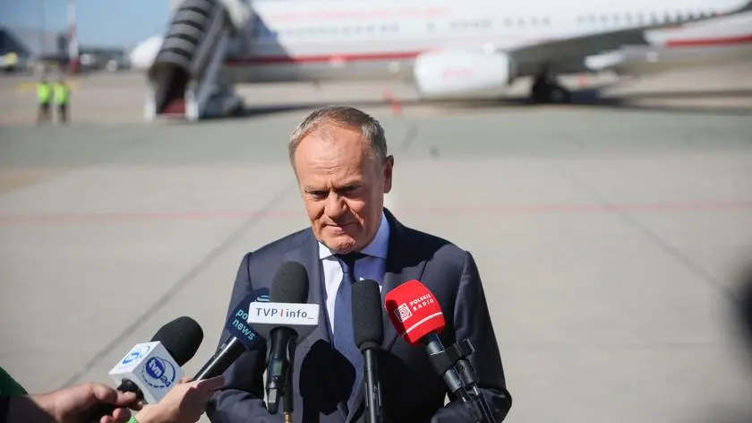 Nawrocki rusza z projektem nowej konstytucji. Tusk: przestrzegajmy tej istniejącej