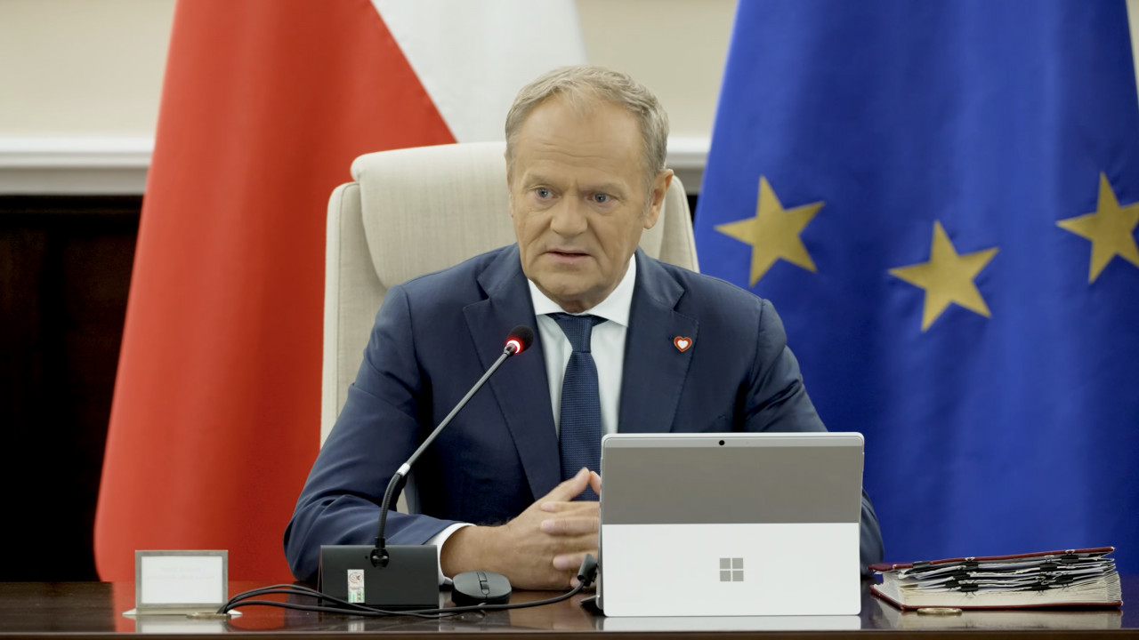 Tusk przeprasza osoby LGBT+ i zapowiada transkrypcję małżeństw jednopłciowych