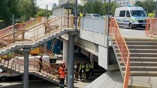 Senior miał przechodzić przez torowisko, między przystankami