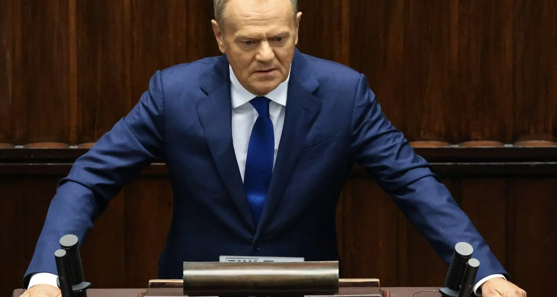 Premier Donald Tusk na mównicy sejmowej