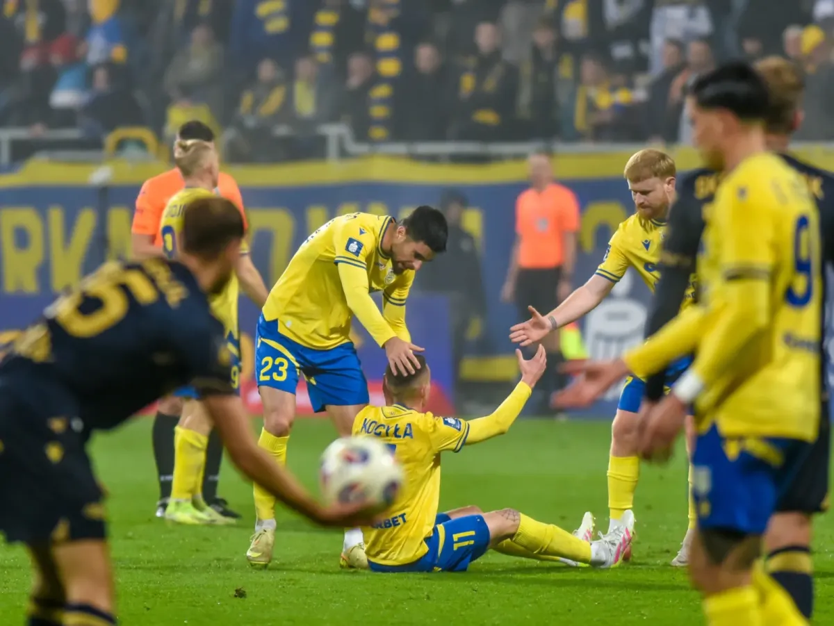 Arka Gdynia bez sparingu i zgrupowania. Traci już 4 punkty. Czy jeszcze wierzy?