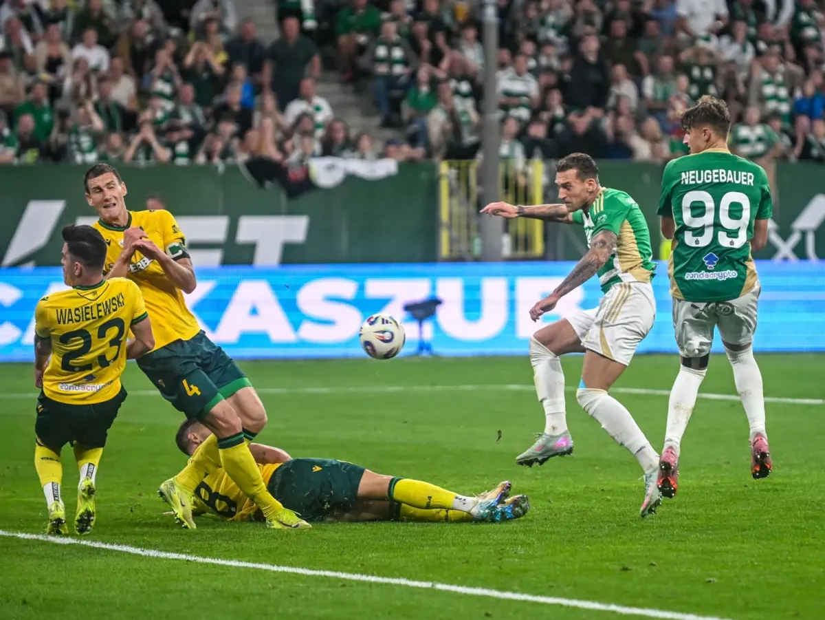 Lechia Gdańsk do Radomia bez trzech piłkarzy. Kilku kolejnych zagrożonych