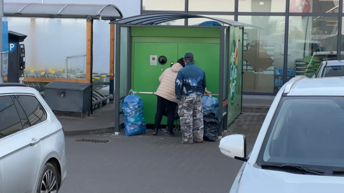 Zbierają butelki, żeby dostać kaucję. Jedna rzecz denerwuje ich najbardziej