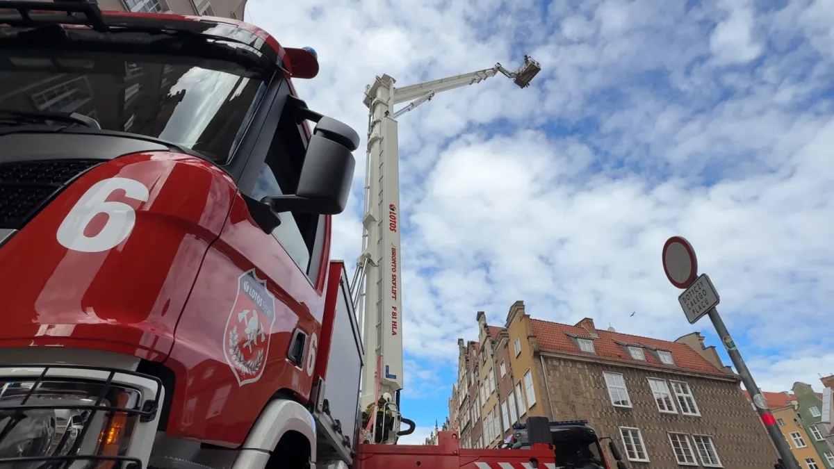81-metrowy gigant ORLEN Straż Gdańsk nad Mariacką. Niesamowita akcja w centrum Gdańska