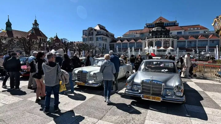 Zlot klasycznych Mercedesów w Sopocie i tłumy odwiedzających