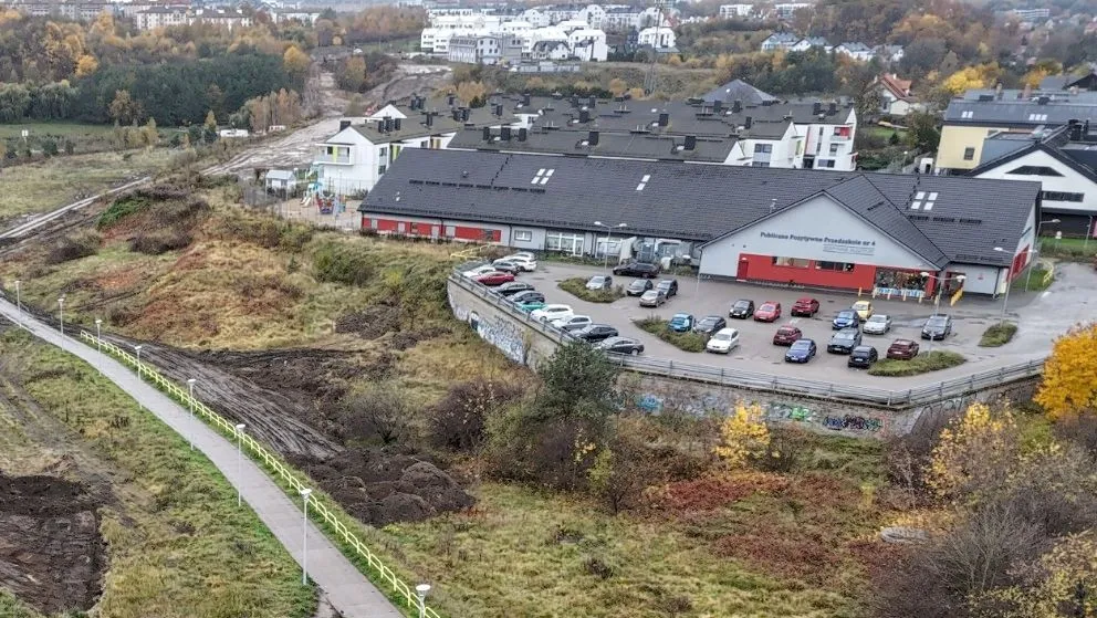 Dwa supermarkety tej samej marki w odległości 1 km