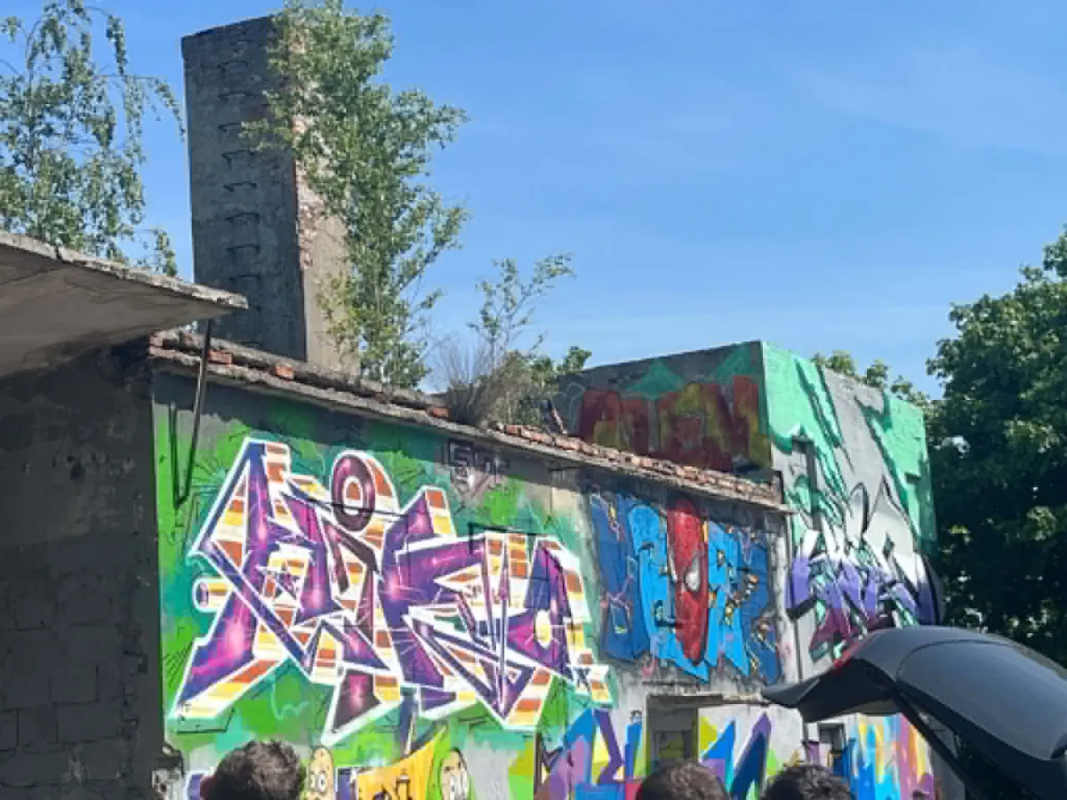 Street art obok noclegowni przy Janka Wiśniewskiego. Nowe oblicze zaniedbanego budynku