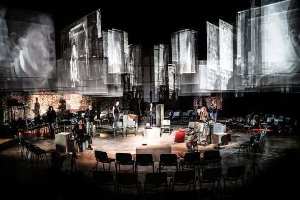 Eksplorować potencjał języka | e-teatr.pl