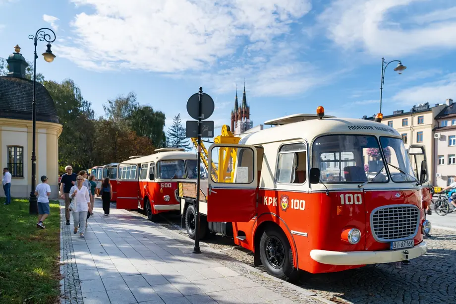 Zabytkowe autobusy, klasyczne auta i robot Edward. Retro Piknik PKS już w sobotę